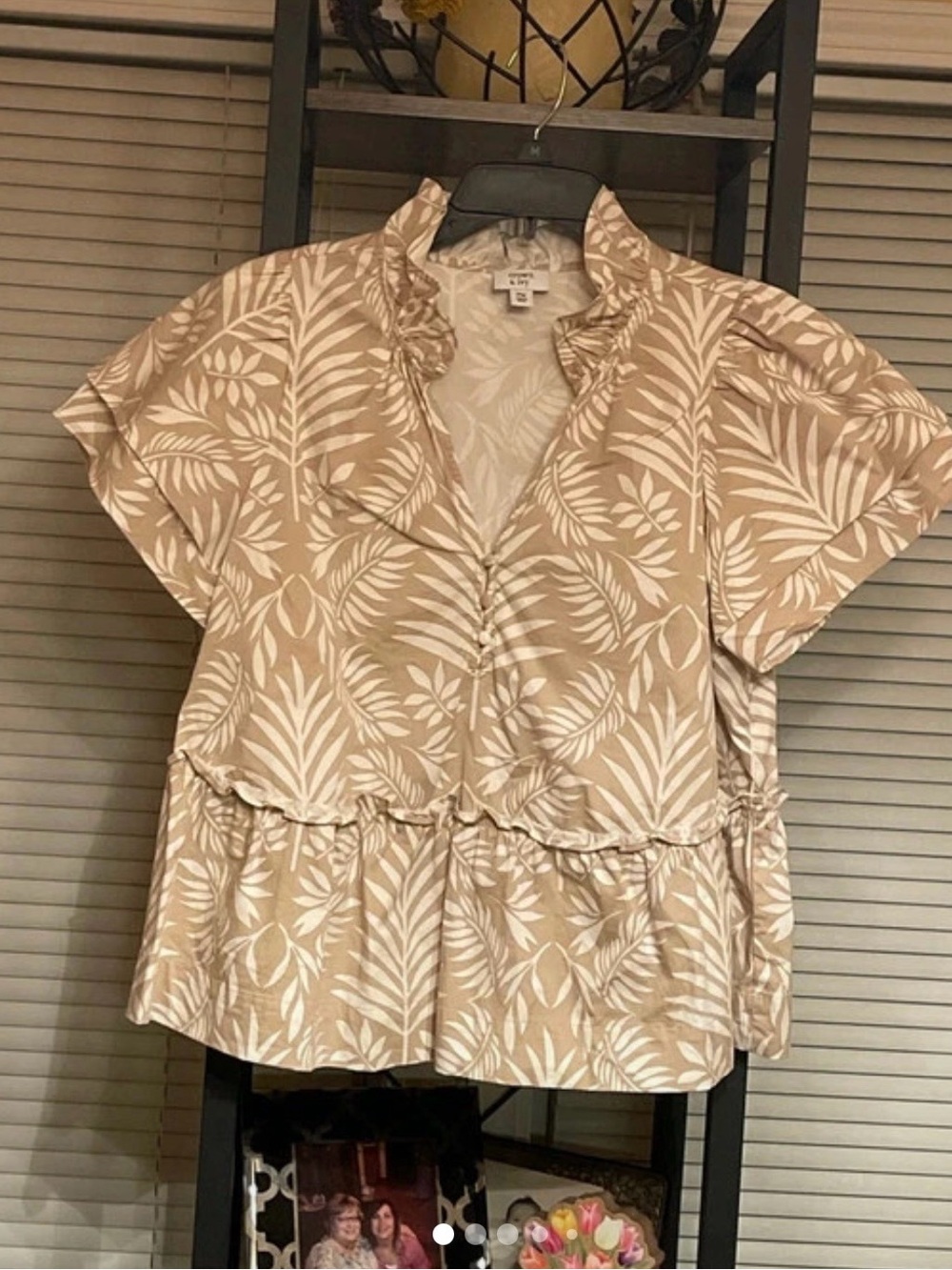 crown & ivy Tan and White Leaf-Print Ruffle Peplum Blouse size medium